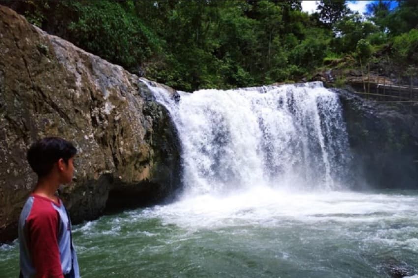 Pesona Curug Dengdeng, Surga Tersembunyi di Cisompet Garut Pesona Curug Dengdeng, Surga Tersembunyi di Cisompet Garut