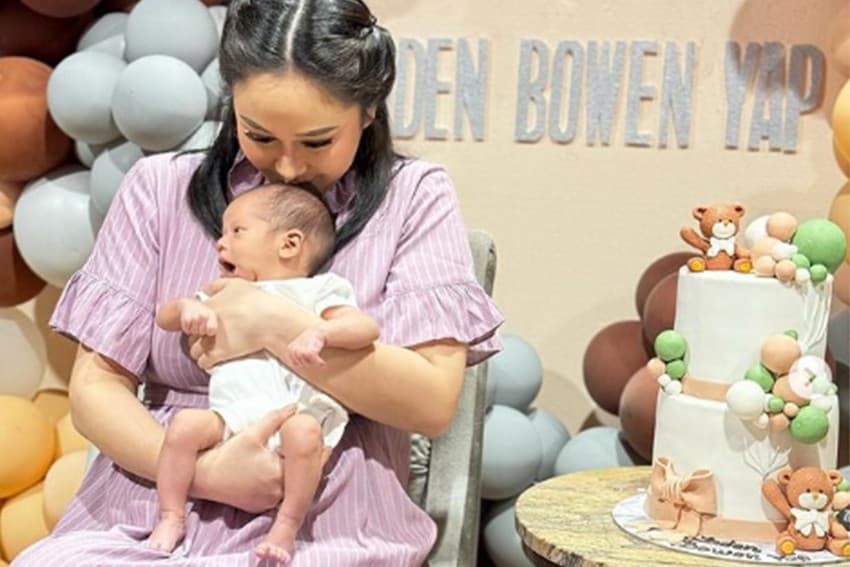 Denise Chariesta Bikin Poster Kampanye ASI Bernuansa Jadul usai Viral Gegara Konten Menyusuinya Denise Chariesta Bikin Poster Kampanye ASI Bernuansa Jadul usai Viral Gegara Konten Menyusuinya