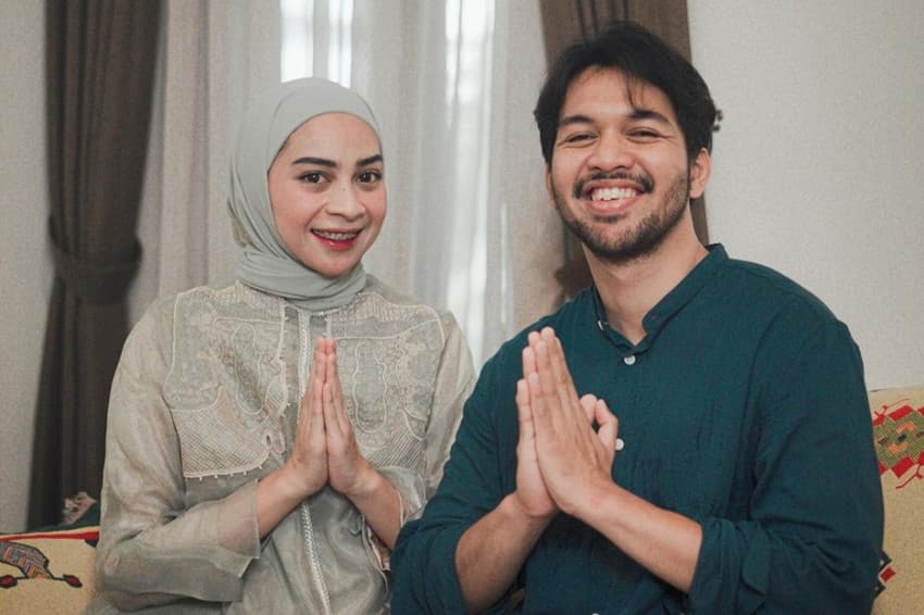 Pilot Elmer Suami Ira Nandha Tak Terima Dihujat Netizen Gegara Selingkuh dengan Pramugari Pilot Elmer Suami Ira Nandha Tak Terima Dihujat Netizen Gegara Selingkuh dengan Pramugari