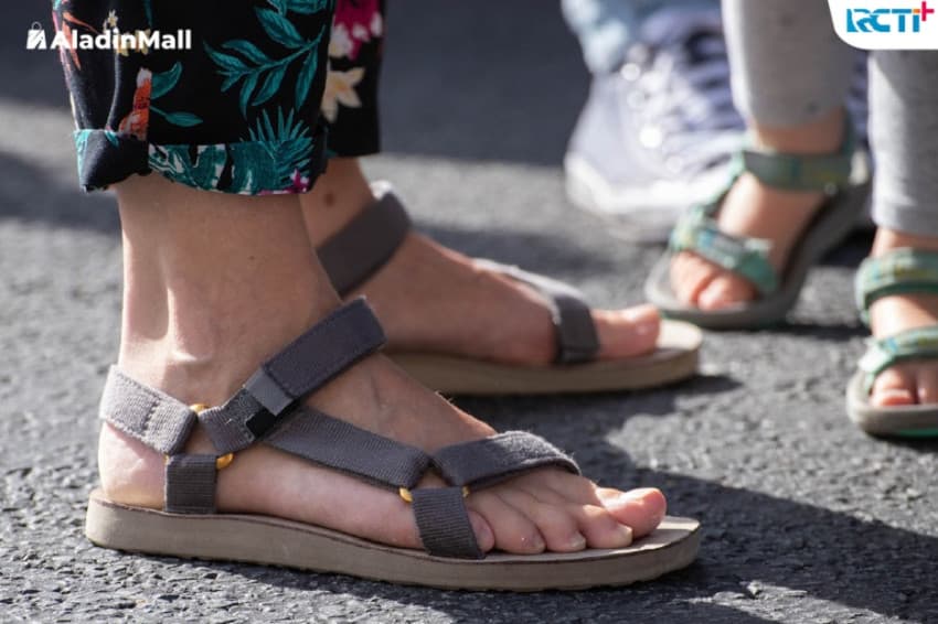 Begini Cara Menentukan Ukuran Sandal yang Nyaman Dipakai Begini Cara Menentukan Ukuran Sandal yang Nyaman Dipakai