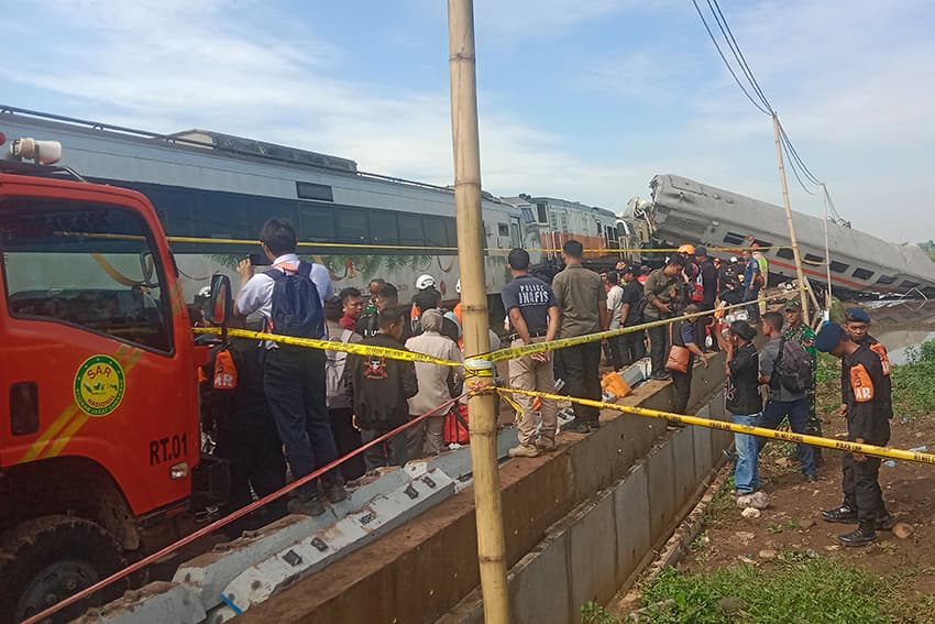 KNKT Investigasi Tragedi Tabrakan Kereta Api di Cicalengka: Cari Data dan Black Box