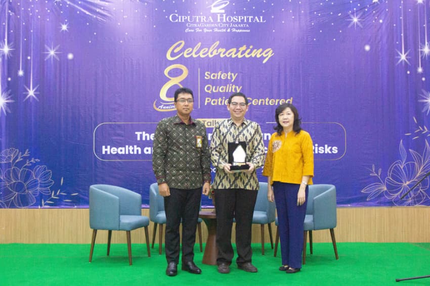 RS Ciputra Beri Donasi 1.000 Pekerja Rentan dengan Jaminan Sosial Tenaga Kerja RS Ciputra Beri Donasi 1.000 Pekerja Rentan dengan Jaminan Sosial Tenaga Kerja