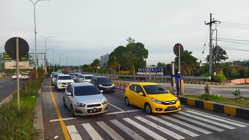 Libur Natal, Volume Kendaraan Meningkat di Exit Tol Singosari Malang Libur Natal, Volume Kendaraan Meningkat di Exit Tol Singosari Malang
