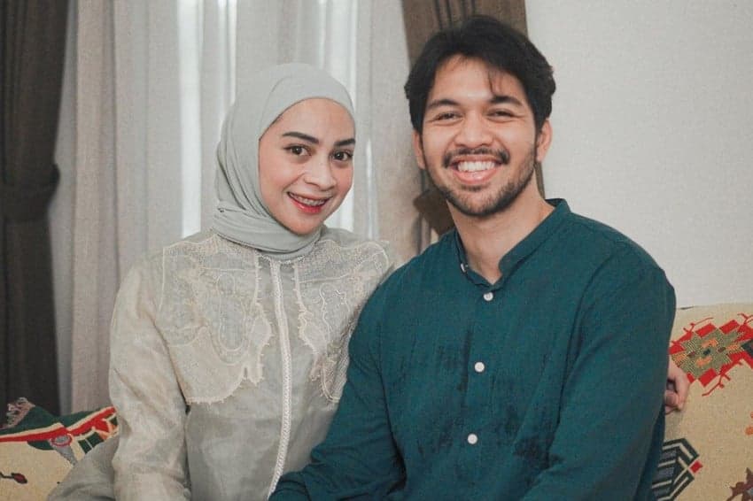 Seleb TikTok Ira Nandha Ungkap Perselingkuhan Suami Pilot dengan Pramugari, Chat Mesra Dibongkar Seleb TikTok Ira Nandha Ungkap Perselingkuhan Suami Pilot dengan Pramugari, Chat Mesra Dibongkar