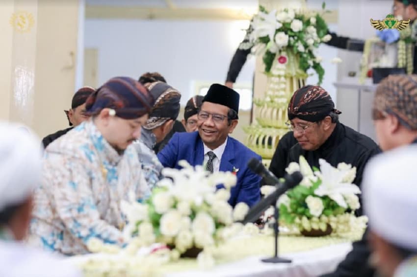 Mahfud MD Hadiri Dhaup Ageng Pura Pakualaman, Terkesan dengan Prosesi Bernuansa Tradisi dan Keagamaan Mahfud MD Hadiri Dhaup Ageng Pura Pakualaman, Terkesan dengan Prosesi Bernuansa Tradisi dan Keagamaan