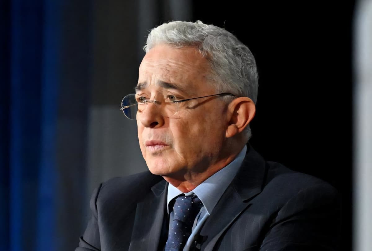 Jadi Korban Balas Dendam Politik, Uribe Divonis 12 Tahun Tahanan Rumah Jadi Korban Balas Dendam Politik, Uribe Divonis 12 Tahun Tahanan Rumah