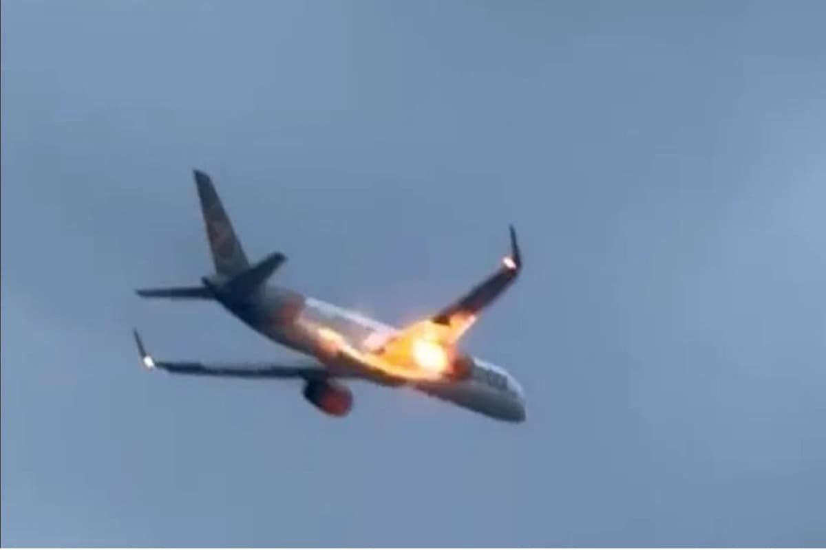 Bawa 281 Orang, Pesawat Boeing Ini Terbakar di Udara Bawa 281 Orang, Pesawat Boeing Ini Terbakar di Udara