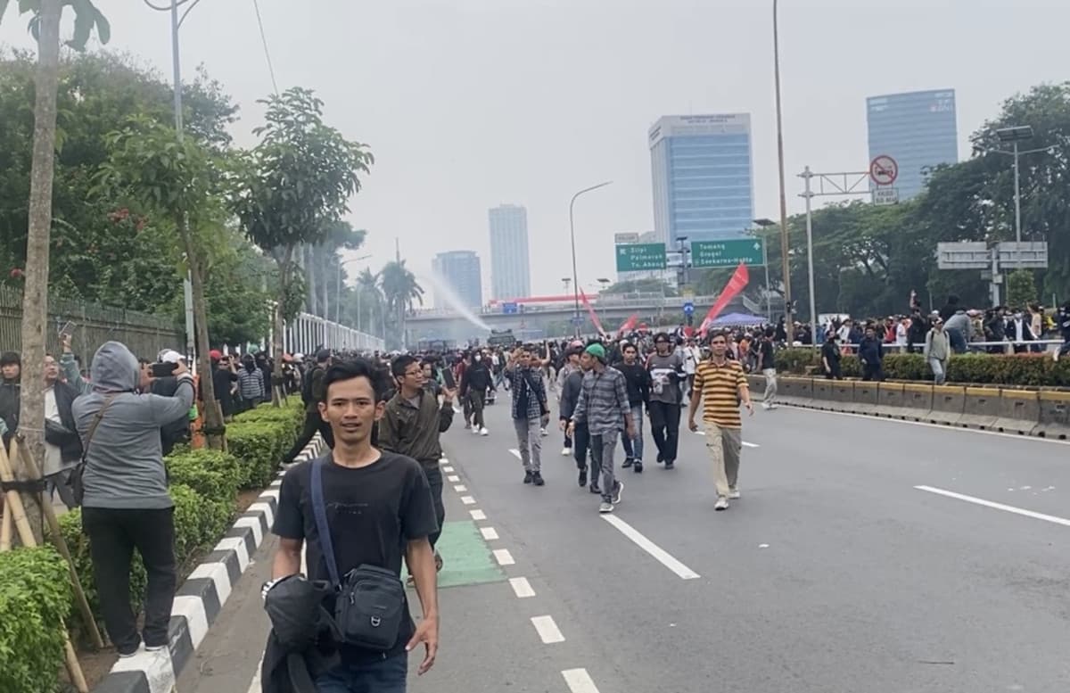 Ricuh di Depan Gedung DPR Mereda, Jalan Tol Kembali Dibuka Ricuh di Depan Gedung DPR Mereda, Jalan Tol Kembali Dibuka