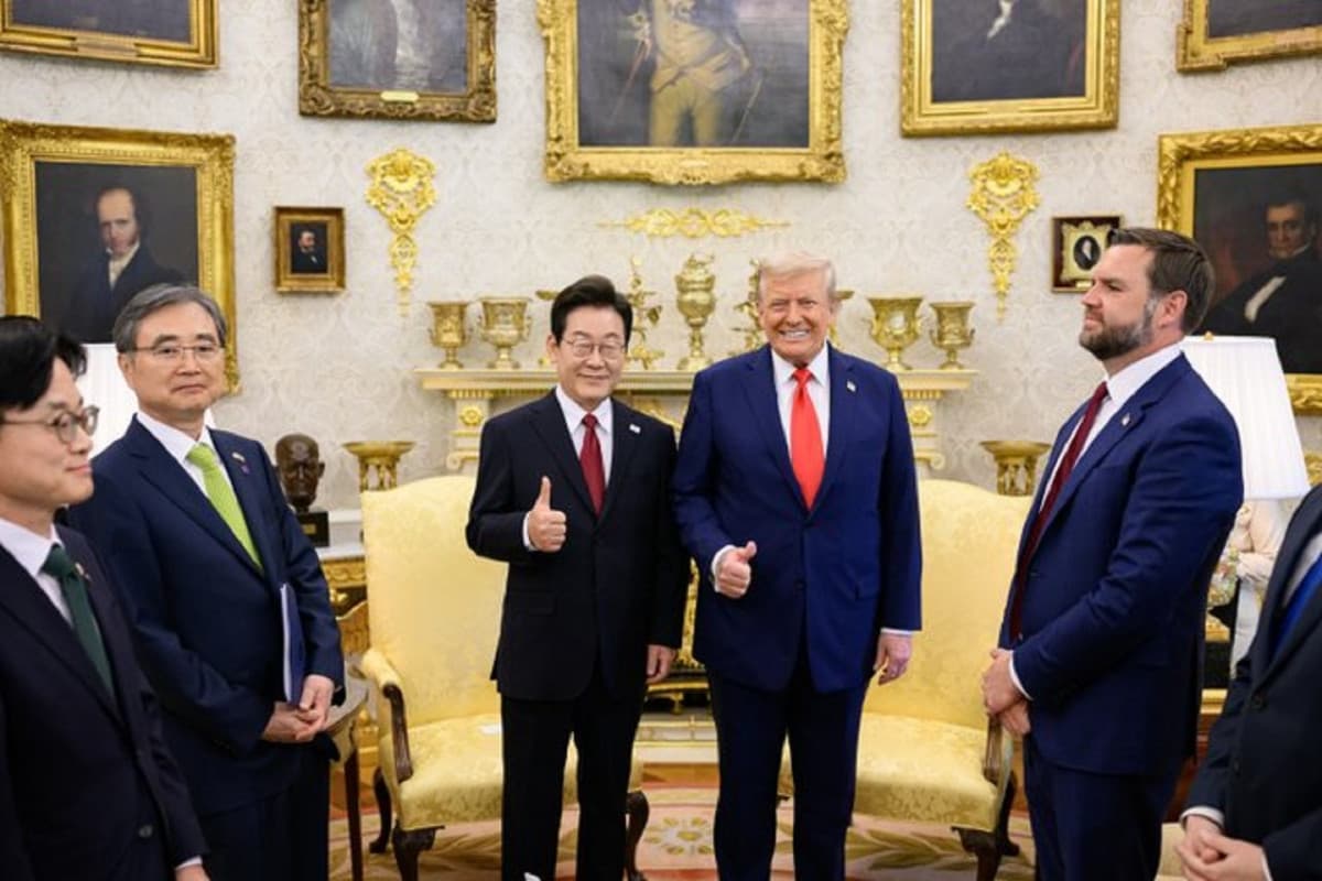 Trump Bertemu Presiden Korsel tapi Justru Memuji Kim Jong-un Berulang Kali Trump Bertemu Presiden Korsel tapi Justru Memuji Kim Jong-un Berulang Kali