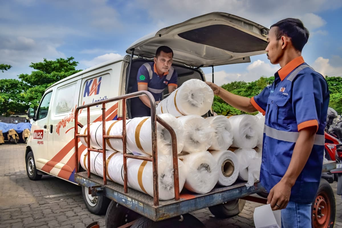 KAI Logistik Cetak Rekor Pengiriman 6.368 Ton per Juli 2025 KAI Logistik Cetak Rekor Pengiriman 6.368 Ton per Juli 2025