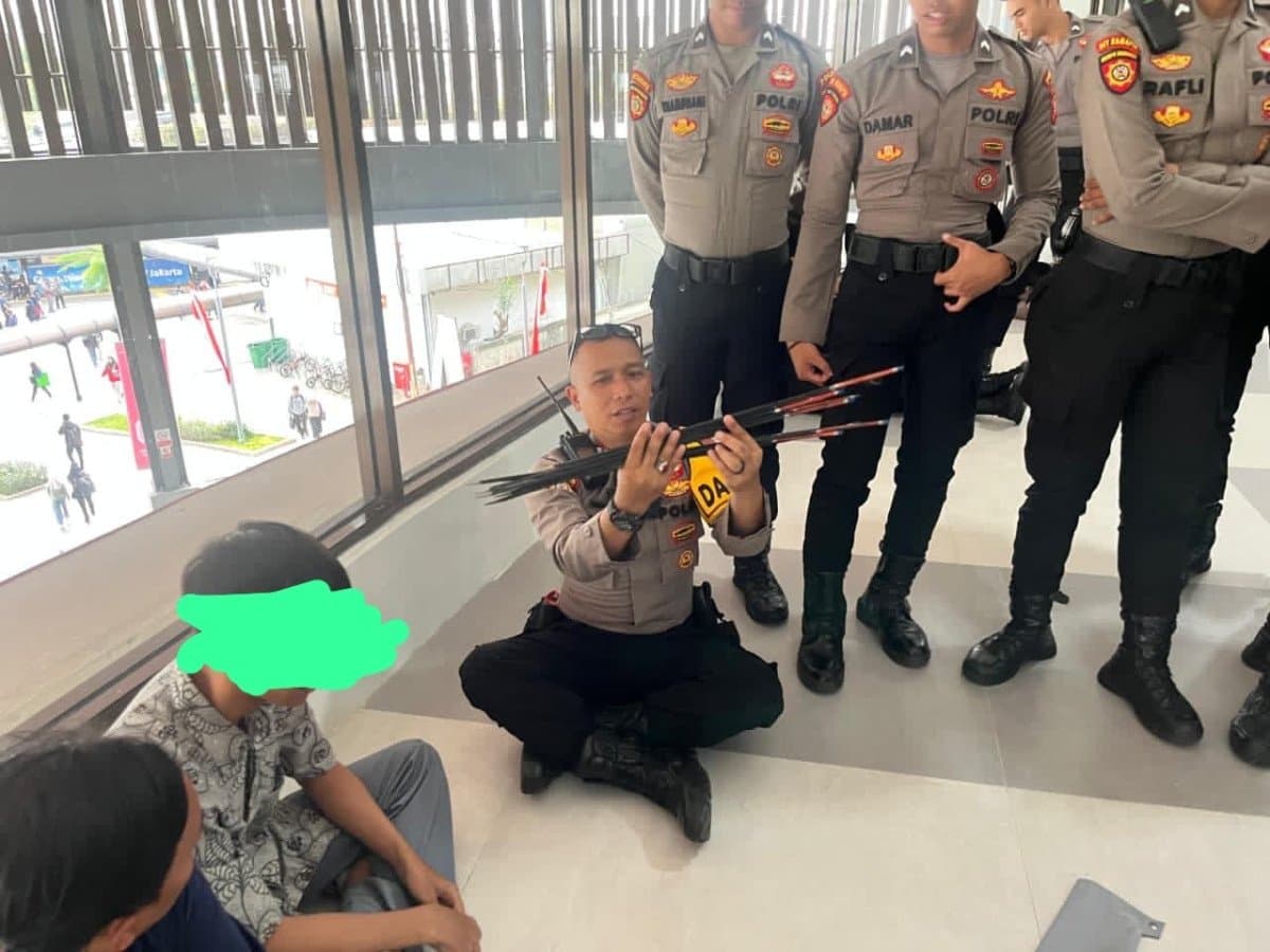 276 Pelajar yang Mau Demo di DPR Diamankan Polisi, 9 Busur Panah Disita 276 Pelajar yang Mau Demo di DPR Diamankan Polisi, 9 Busur Panah Disita