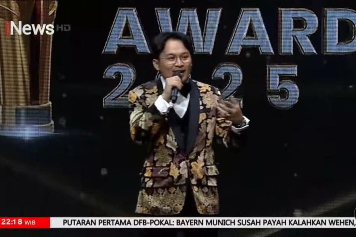 Komika Atte Bikin Pemimpin Daerah Awards 2025 Makin Meriah, Singgung Tunjangan Rp50 Juta Komika Atte Bikin Pemimpin Daerah Awards 2025 Makin Meriah, Singgung Tunjangan Rp50 Juta