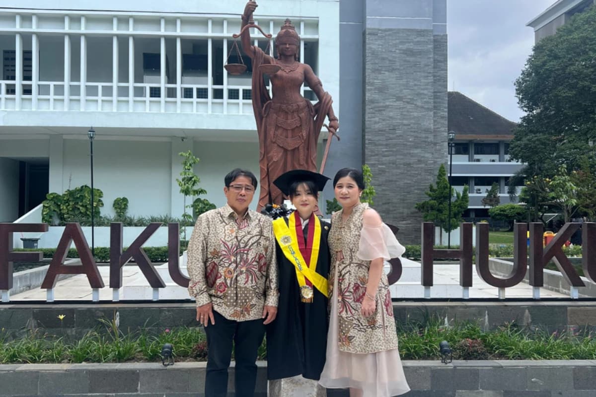Cerita Stephani, Lulus UGM Jurusan Hukum dengan IPK 4.00: Ingin Membanggakan Orang Tua Cerita Stephani, Lulus UGM Jurusan Hukum dengan IPK 4.00: Ingin Membanggakan Orang Tua