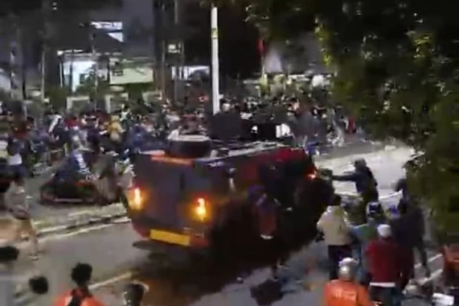 Komnas HAM Kecam Oknum Polisi Penyebab Ojol Tewas Ditabrak Rantis Brimob Komnas HAM Kecam Oknum Polisi Penyebab Ojol Tewas Ditabrak Rantis Brimob