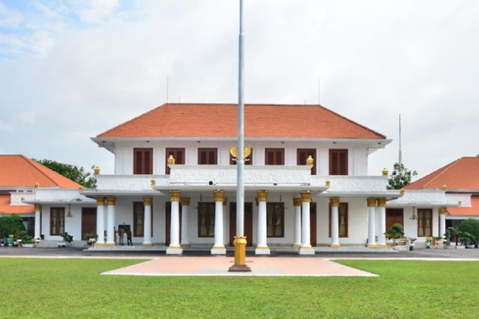 Sejarah Gedung Grahadi: Cagar Budaya Nasional yang Dibakar dalam Aksi Ricuh di Surabaya Sejarah Gedung Grahadi: Cagar Budaya Nasional yang Dibakar dalam Aksi Ricuh di Surabaya