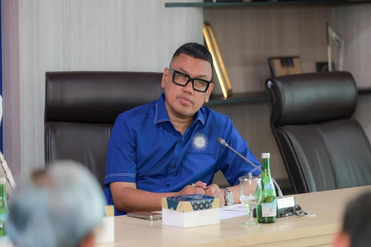 Uya Kuya Bantah Kabur ke Luar Negeri saat Demo di Jakarta Rusuh Uya Kuya Bantah Kabur ke Luar Negeri saat Demo di Jakarta Rusuh