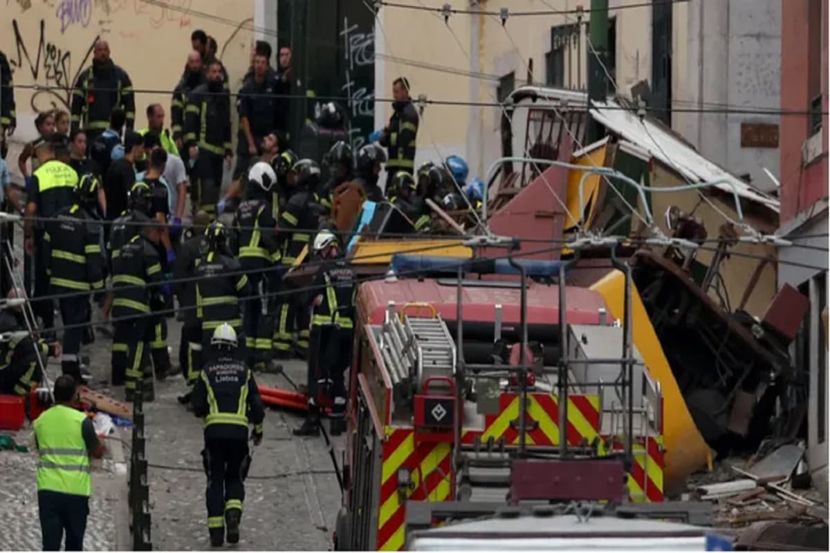 Trem Listrik Tergelincir di Lisbon, 15 Tewas, 18 Luka-luka Trem Listrik Tergelincir di Lisbon, 15 Tewas, 18 Luka-luka