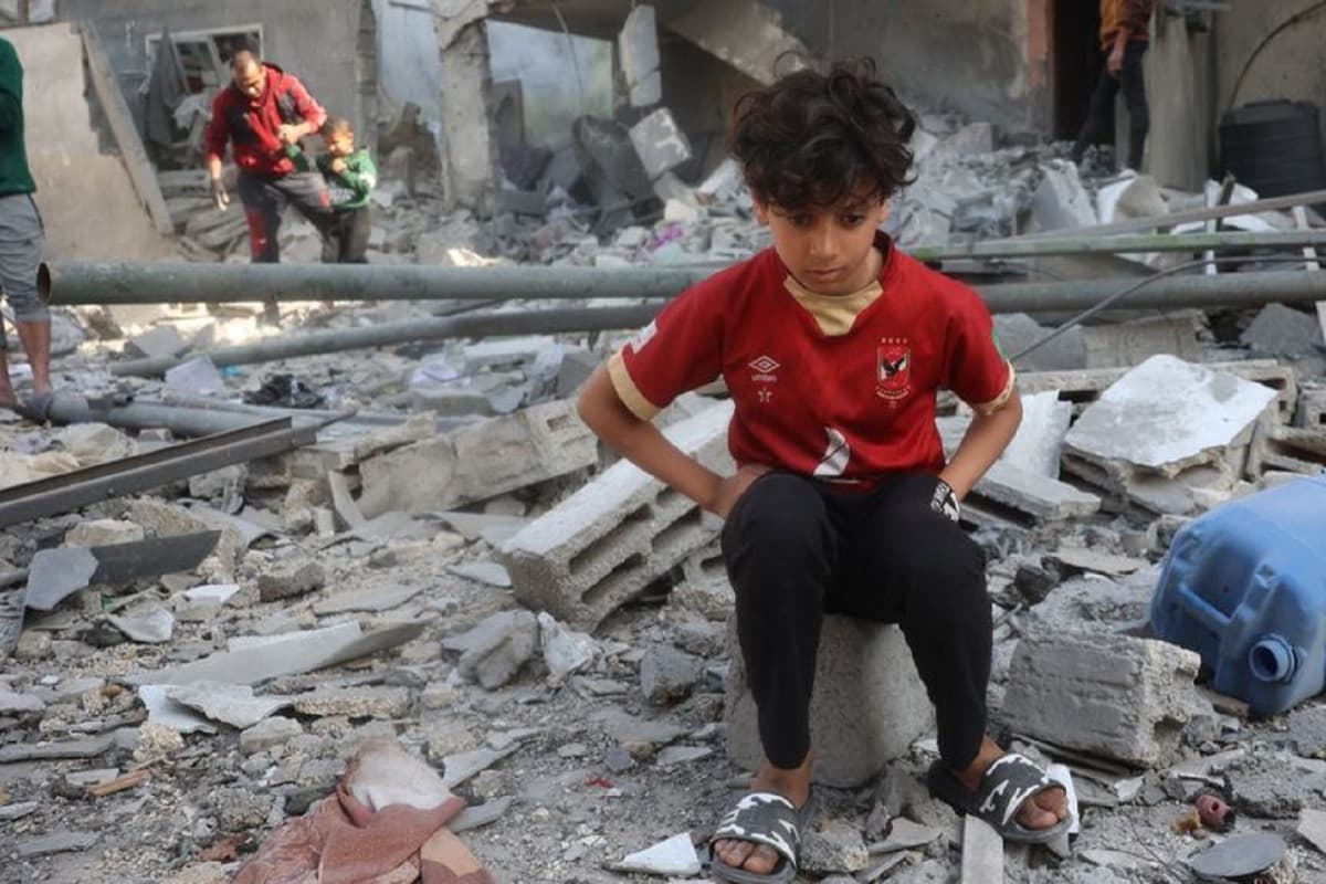 Warga Gaza Putus Asa: Biarkan Israel Tembakkan Rudal Nuklir ke Kami dan Mengakhirinya Warga Gaza Putus Asa: Biarkan Israel Tembakkan Rudal Nuklir ke Kami dan Mengakhirinya