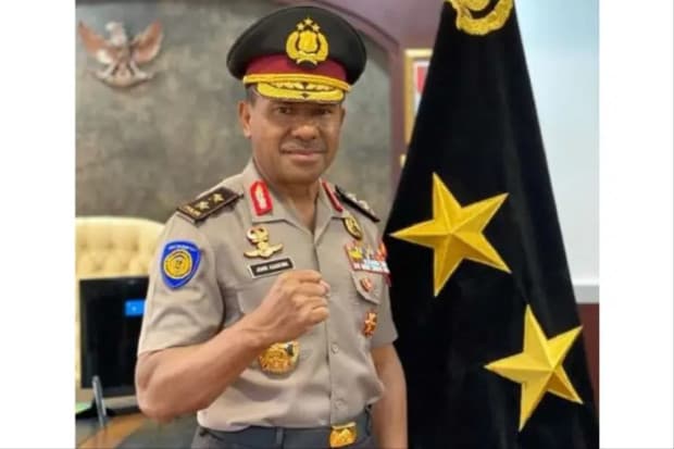 Mengenal Irjen Pol Johanis Asadoma, Sosok Petinju yang Kariernya Melejit Jadi Jenderal Polisi Bintang 2 Mengenal Irjen Pol Johanis Asadoma, Sosok Petinju yang Kariernya Melejit Jadi Jenderal Polisi Bintang 2