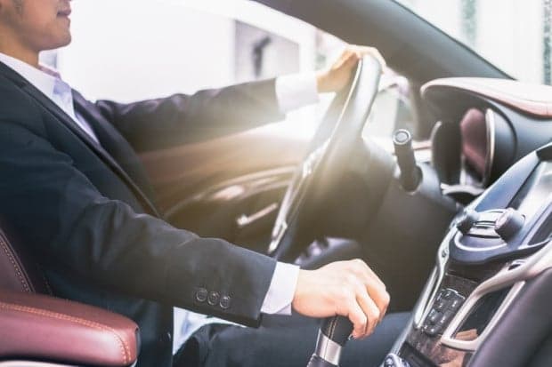 7 Tips Belajar Cara Mengemudi Mobil Manual untuk Pemula, Tak Sesulit yang Dibayangkan 7 Tips Belajar Cara Mengemudi Mobil Manual untuk Pemula, Tak Sesulit yang Dibayangkan