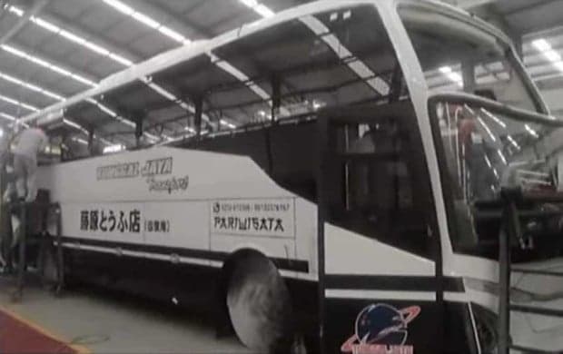 Bus PO Tunggal Jaya Pakai Livery Mirip Mobil Takumi dalam Film Initial D Bus PO Tunggal Jaya Pakai Livery Mirip Mobil Takumi dalam Film Initial D