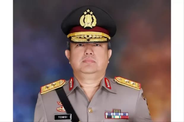 Profil Komjen Pol Tomsi Tohir, Jenderal Asal Lampung yang Memiliki Berbagai Tanda Jasa Profil Komjen Pol Tomsi Tohir, Jenderal Asal Lampung yang Memiliki Berbagai Tanda Jasa