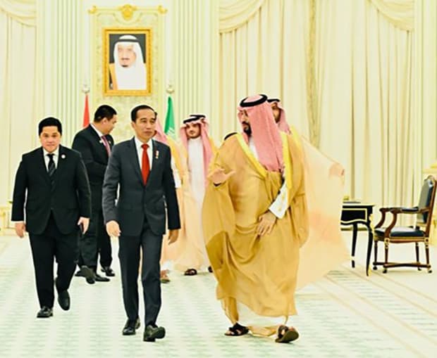 Jokowi Minta PSSI Jajaki Kerja Sama dengan Federasi Sepak Bola Arab Saudi Jokowi Minta PSSI Jajaki Kerja Sama dengan Federasi Sepak Bola Arab Saudi