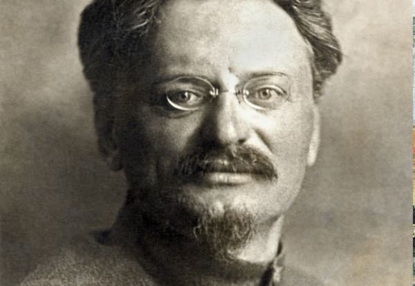 Konspirasi Yahudi: Pembantaian Januari dan Revolusi Manshevik Konspirasi Yahudi: Pembantaian Januari dan Revolusi Manshevik