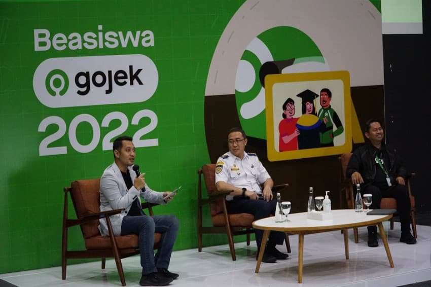 Lulus Cumlaude di PENS, Penerima Beasiswa Gojek Diterima Kerja Jadi Web Developer Lulus Cumlaude di PENS, Penerima Beasiswa Gojek Diterima Kerja Jadi Web Developer