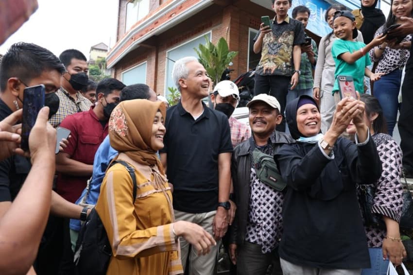 Ganjar Pranowo Nostalgia ke Tawangmangu, Sapa Tetangga dan Teman Masa Kecil Ganjar Pranowo Nostalgia ke Tawangmangu, Sapa Tetangga dan Teman Masa Kecil
