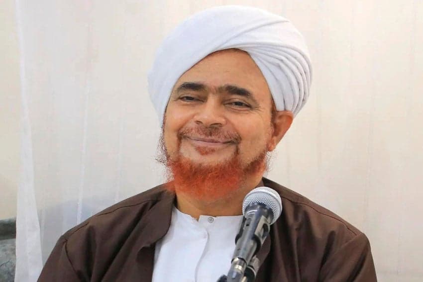 Profil dan Biografi Habib Umar bin Hafidz, Ulama Kenamaan dari Yaman Profil dan Biografi Habib Umar bin Hafidz, Ulama Kenamaan dari Yaman