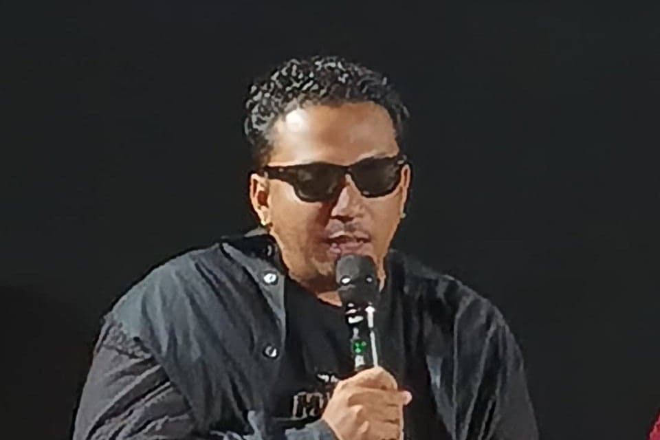 Sal Priadi Rilis Lagu Kepala, Pundak, Kerja Lagi, Soundtrack Satire tentang Overwork Sal Priadi Rilis Lagu Kepala, Pundak, Kerja Lagi, Soundtrack Satire tentang Overwork