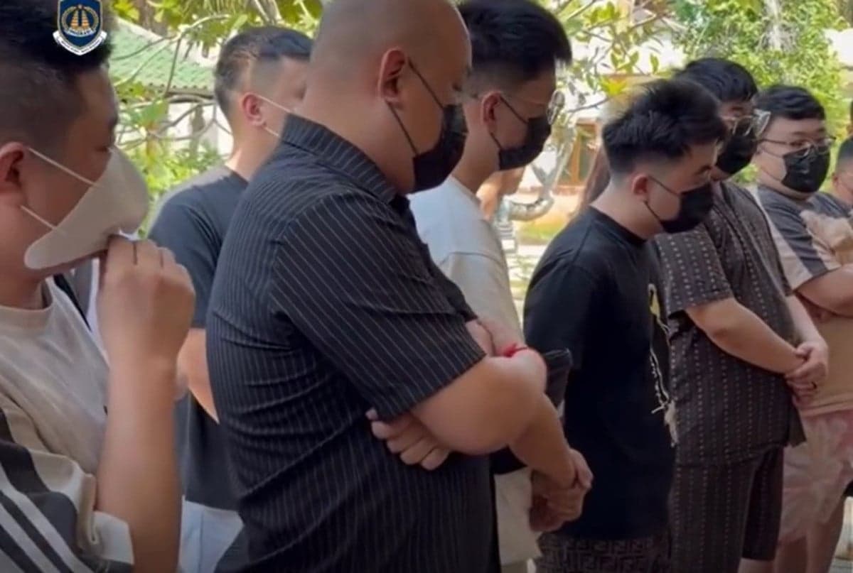 16 WNA Pelaku Love Scamming Ditangkap di Sukabumi, Imigrasi Ungkap Modusnya 16 WNA Pelaku Love Scamming Ditangkap di Sukabumi, Imigrasi Ungkap Modusnya