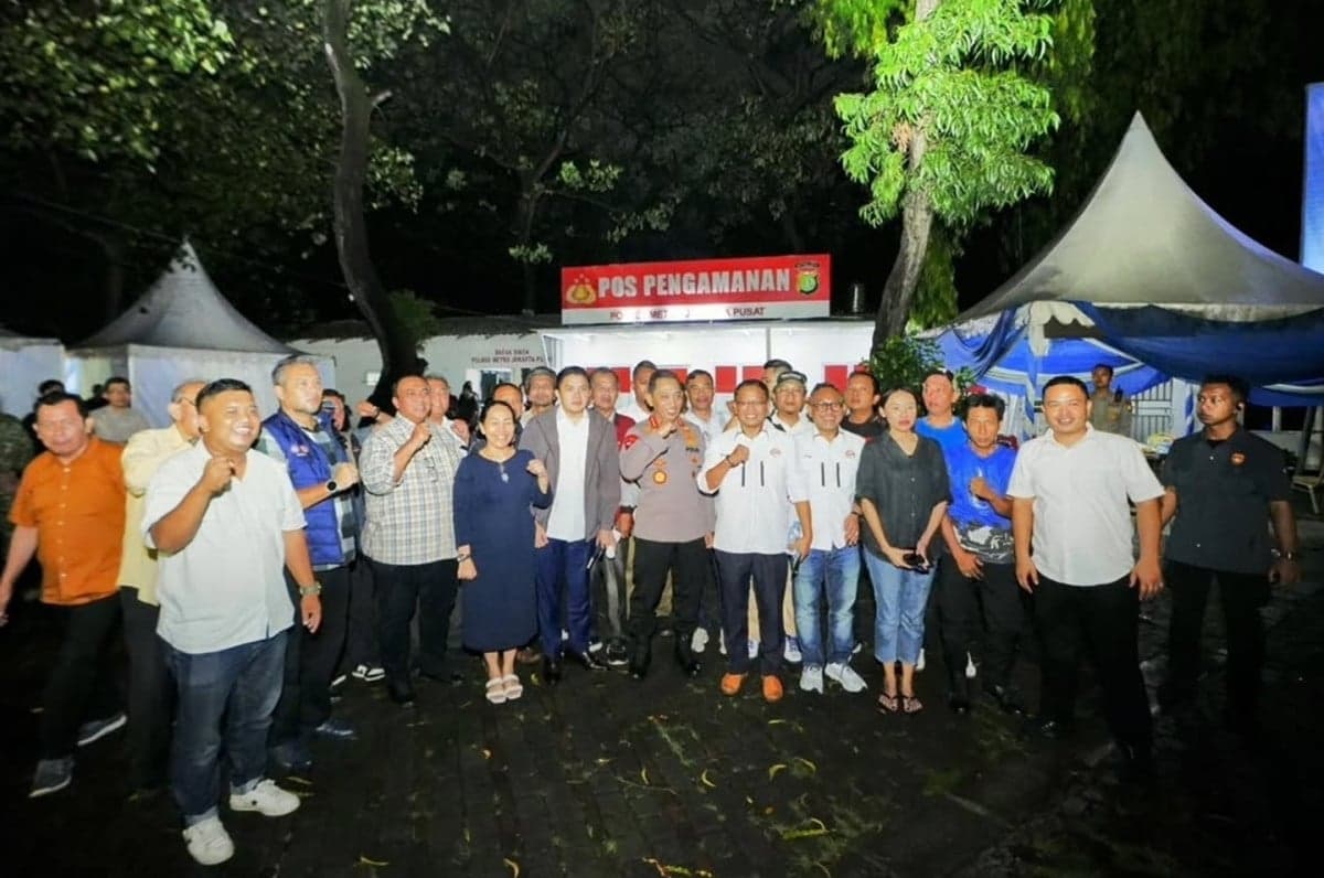Seskab Teddy dan Kapolri Temui Perwakilan Buruh di Monas Jelang May Day 2026 Seskab Teddy dan Kapolri Temui Perwakilan Buruh di Monas Jelang May Day 2026