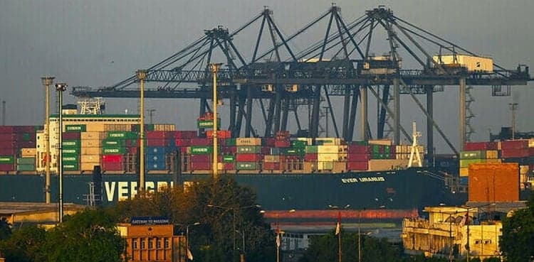 Pakistan Buka 6 Jalur Perdagangan Darat ke Iran di Tengah Blokade Selat Hormuz Pakistan Buka 6 Jalur Perdagangan Darat ke Iran di Tengah Blokade Selat Hormuz