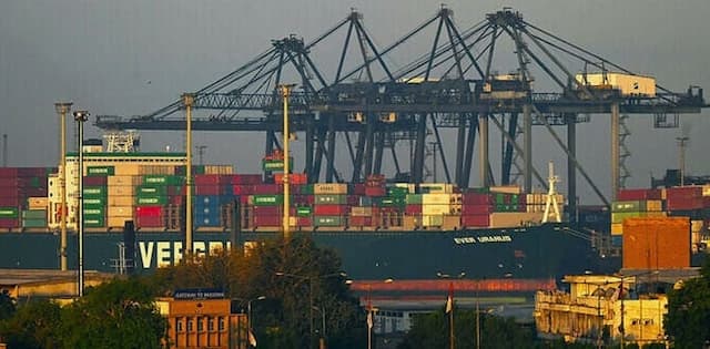 Pakistan Buka 6 Jalur Perdagangan Darat ke Iran di Tengah Blokade Selat Hormuz Pakistan Buka 6 Jalur Perdagangan Darat ke Iran di Tengah Blokade Selat Hormuz