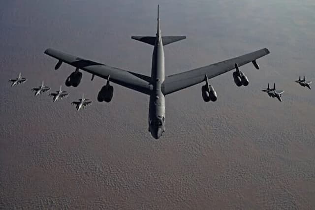 3 Opsi Militer Trump untuk Iran: Hujan Bom, Rebut Selat Hormuz, Ambil Uranium! 3 Opsi Militer Trump untuk Iran: Hujan Bom, Rebut Selat Hormuz, Ambil Uranium!