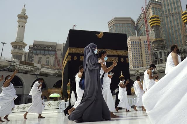 Hukum Perempuan Berhaji Tanpa Mahram, Begini Pendapat 4 Mazhab! Hukum Perempuan Berhaji Tanpa Mahram, Begini Pendapat 4 Mazhab!