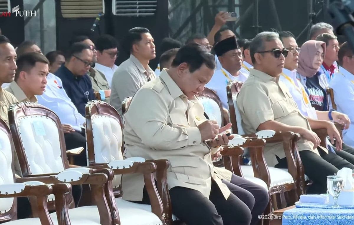 Momen Prabowo Catat Masukan Buruh di May Day 2026, dari RUU Ketenagakerjaan hingga Tarif Ojol Momen Prabowo Catat Masukan Buruh di May Day 2026, dari RUU Ketenagakerjaan hingga Tarif Ojol