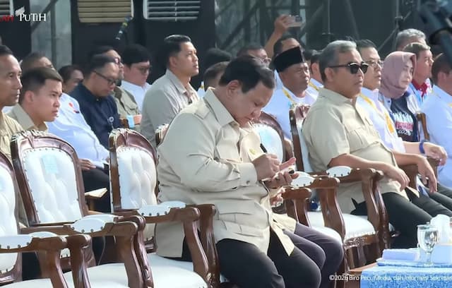 Momen Prabowo Catat Masukan Buruh di May Day 2026, dari RUU Ketenagakerjaan hingga Tarif Ojol Momen Prabowo Catat Masukan Buruh di May Day 2026, dari RUU Ketenagakerjaan hingga Tarif Ojol