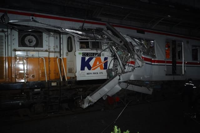 Kecelakaan Kereta Kembali Terjadi, Alarm Keras Benahi Perlintasan Sebidang! Kecelakaan Kereta Kembali Terjadi, Alarm Keras Benahi Perlintasan Sebidang!
