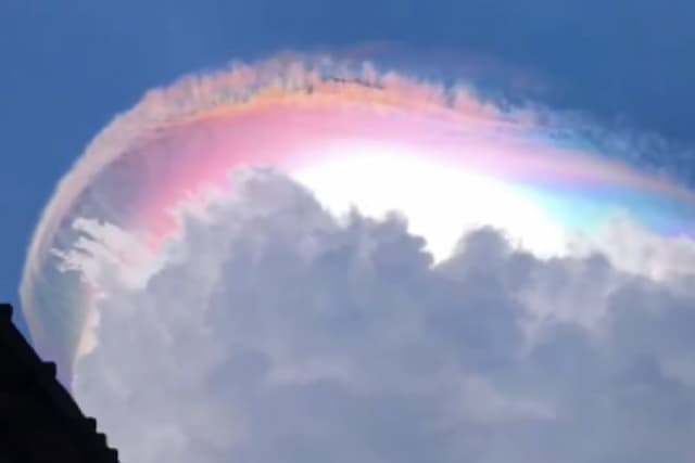 Fenomena Awan Pelangi Muncul di Langit Jonggol, BMKG: Berkaitan dengan Optik Atmosfer Fenomena Awan Pelangi Muncul di Langit Jonggol, BMKG: Berkaitan dengan Optik Atmosfer