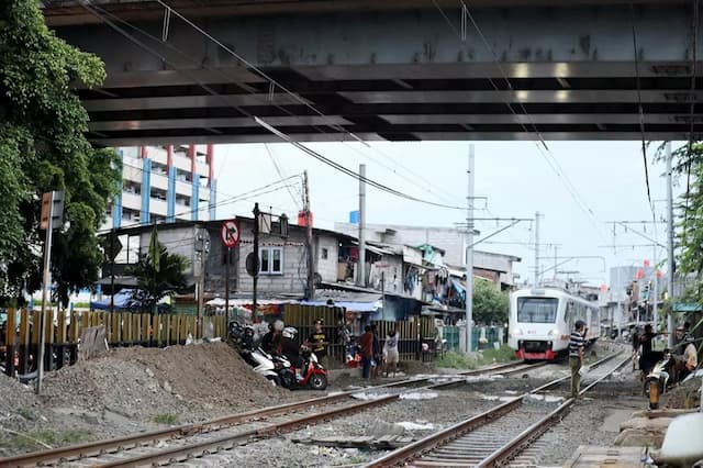 Pramono Dukung PT KAI Tangani Pelintasan Sebidang Tanpa Penjagaan Pramono Dukung PT KAI Tangani Pelintasan Sebidang Tanpa Penjagaan