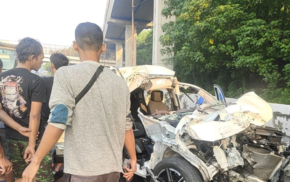Kecelakaan di Tol Japek, Korban Dilarikan ke RS Polri Kecelakaan di Tol Japek, Korban Dilarikan ke RS Polri