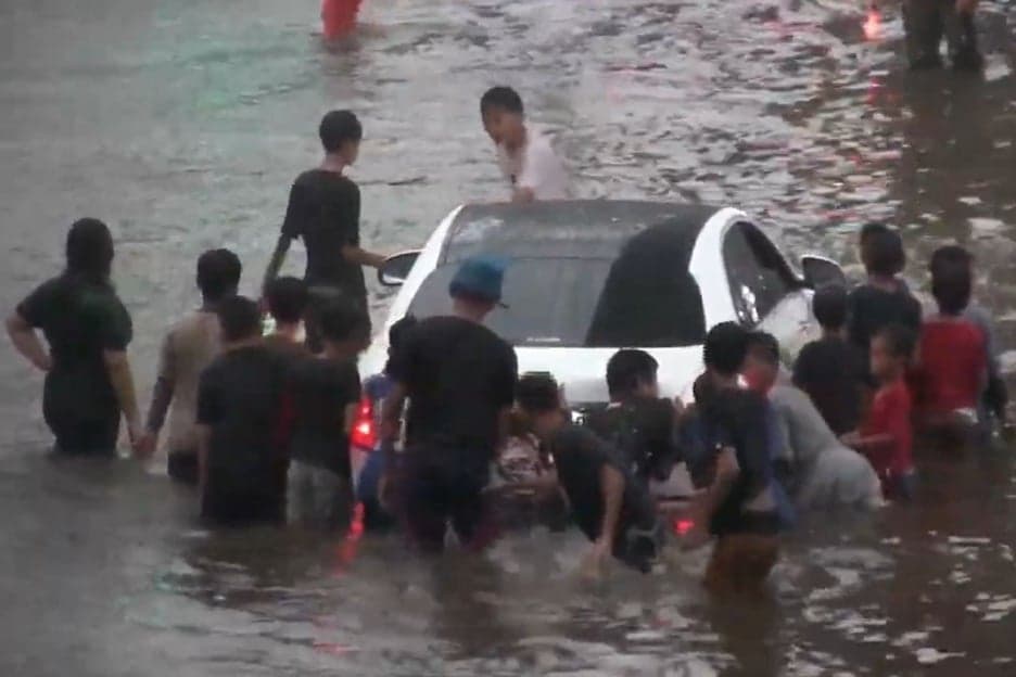 55 RT dan 3 Ruas Jalan di Jakarta Terendam Banjir Imbas Hujan Deras 55 RT dan 3 Ruas Jalan di Jakarta Terendam Banjir Imbas Hujan Deras