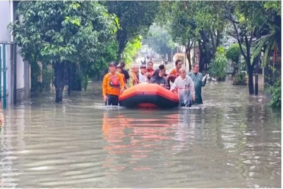 Kali Bekasi Siaga 2, BPBD Kota Bekasi Nyalakan Sirine Peringatan Banjir Kali Bekasi Siaga 2, BPBD Kota Bekasi Nyalakan Sirine Peringatan Banjir