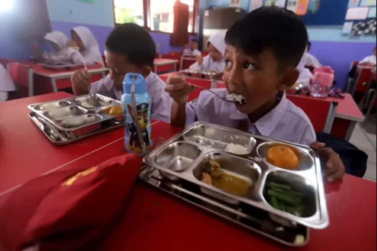 Distribusi MBG Dinilai Bermasalah, Pakar IPB Tawarkan Solusi Berbasis KIP dan KIS Distribusi MBG Dinilai Bermasalah, Pakar IPB Tawarkan Solusi Berbasis KIP dan KIS