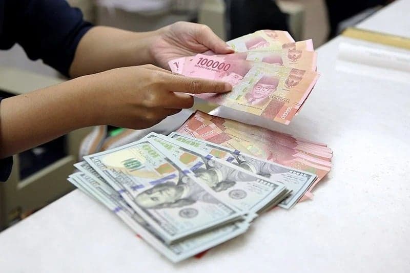 Rupiah Babak Belur Tembus Rp17.401 per Dolar AS Pagi Ini Rupiah Babak Belur Tembus Rp17.401 per Dolar AS Pagi Ini