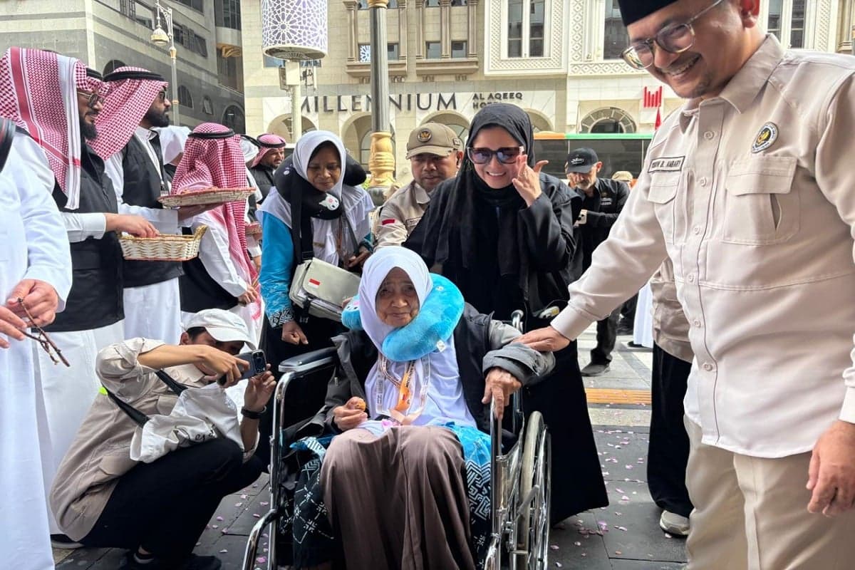 81 Jemaah Haji Periksa Kesehatan saat Tiba di Bandara Madinah, 10 Lainnya Dirujuk ke RS 81 Jemaah Haji Periksa Kesehatan saat Tiba di Bandara Madinah, 10 Lainnya Dirujuk ke RS