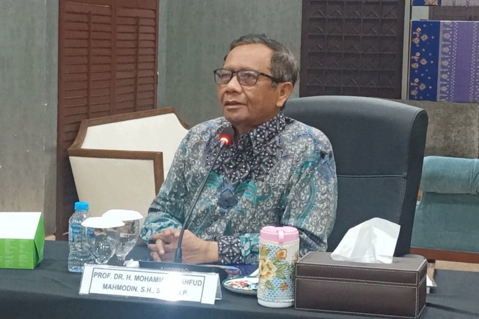 Mahfud MD Ungkap Nasib Komisi Reformasi Polri usai Serahkan Rekomendasi ke Prabowo Mahfud MD Ungkap Nasib Komisi Reformasi Polri usai Serahkan Rekomendasi ke Prabowo
